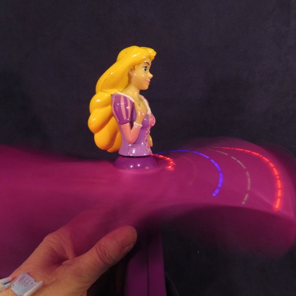 Disney Rapunzel Fundango Figure Battery Operated (Y12) - Picture 7 of 7